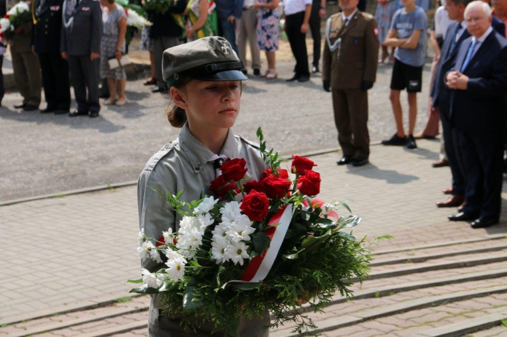 uroczystości przed pomnikiem