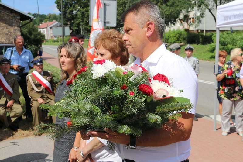 Zastępca Prezydenta składa kwiaty